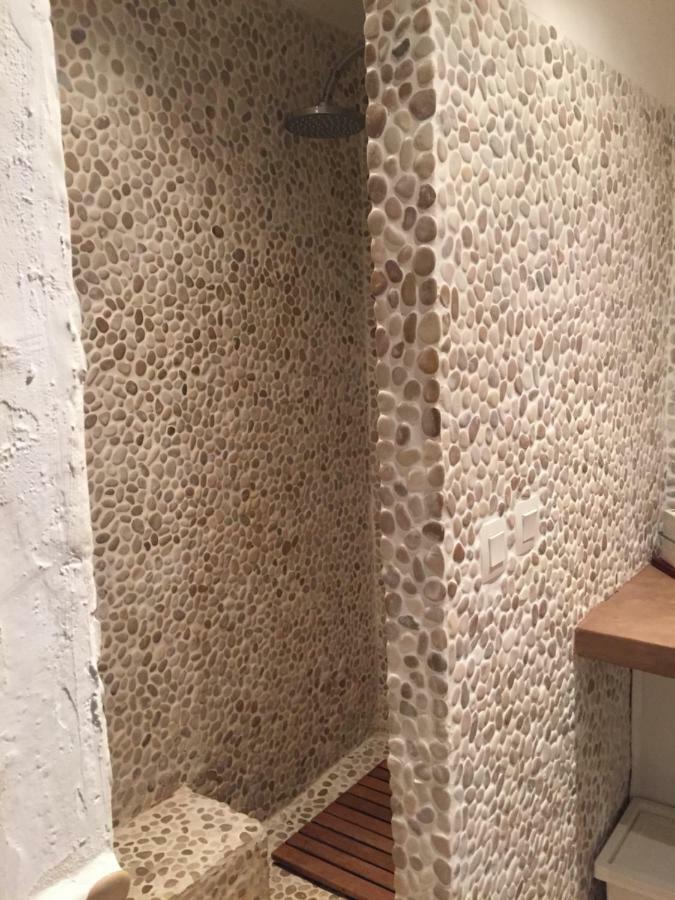 Appartement Le Baou  les pieds dans l'eau à Carqueiranne Extérieur photo