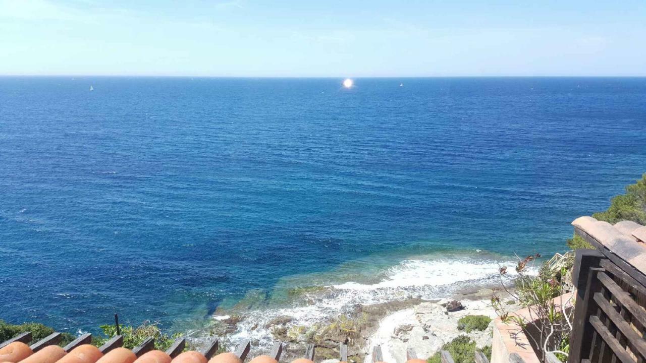 Appartement Le Baou  les pieds dans l'eau à Carqueiranne Extérieur photo